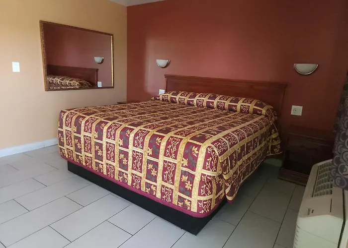 Cheap hotel: Two Palms Motel